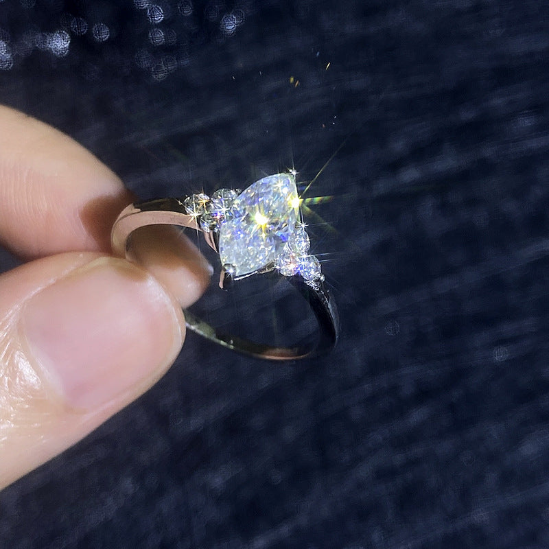 [LunaMar]ELEGANT MARQUISE CUT MOISSANITE RING WITH SIDE ACCENTS