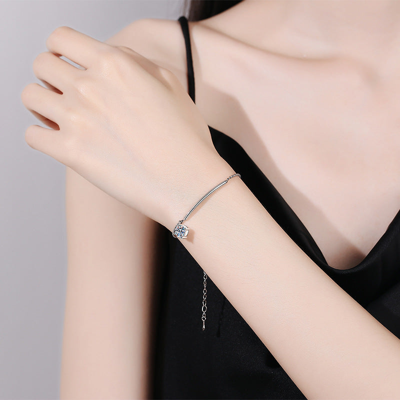 [LunaMar]ELEGANT HALF-MOON CURVE MOISSANITE BRACELET