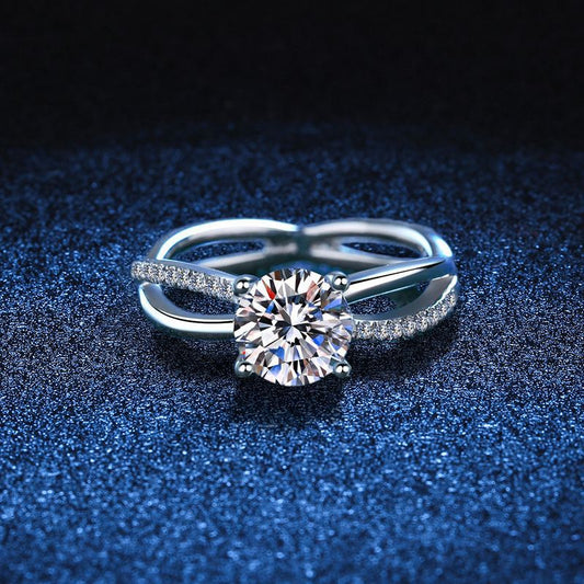 [LunaMar]ELEGANT 4-PRONG CROSSOVER MOISSANITE ENGAGEMENT RING