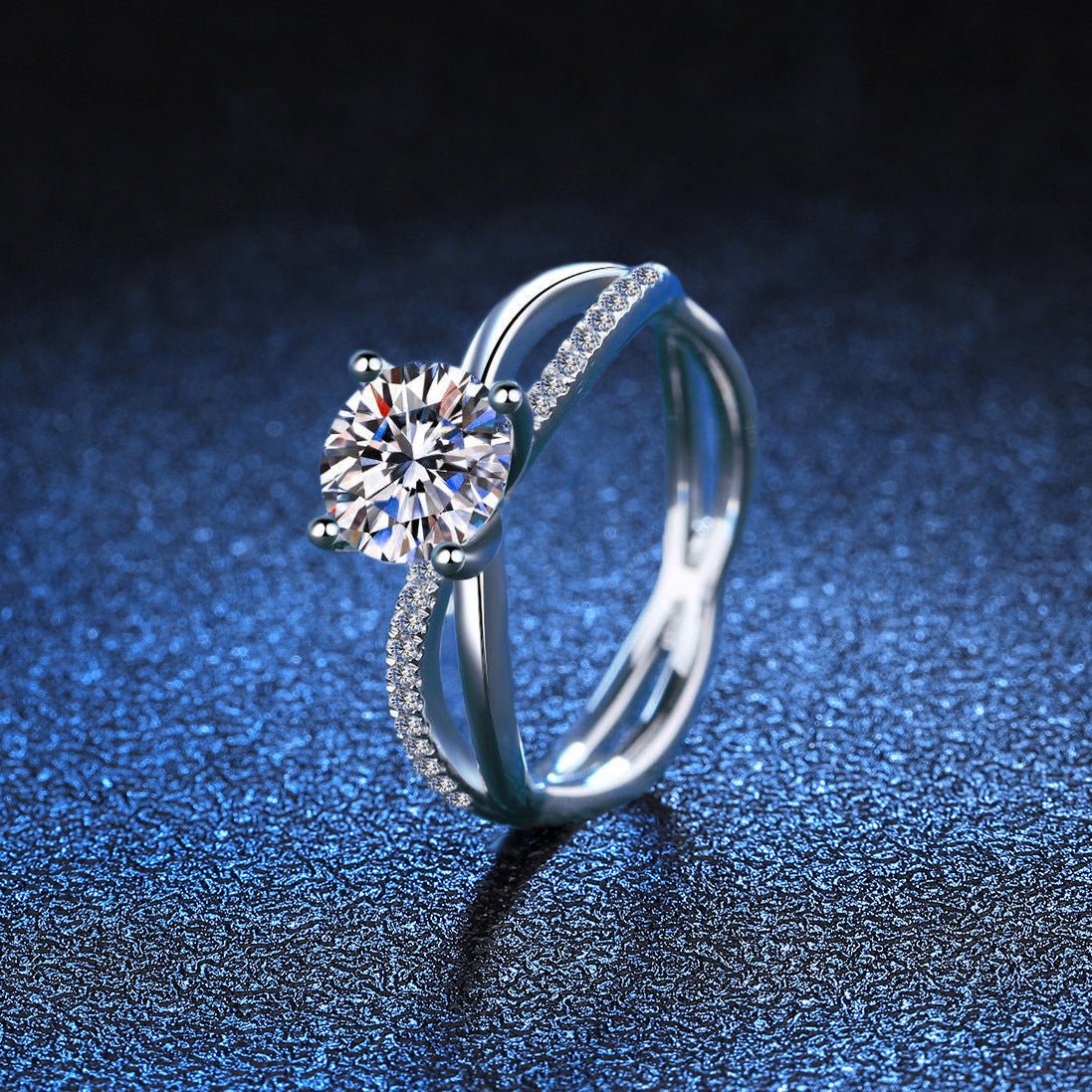[LunaMar]ELEGANT 4-PRONG CROSSOVER MOISSANITE ENGAGEMENT RING