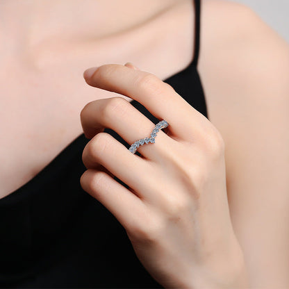 [LunaMar]ELEGANT V-SHAPED CHEVRON MOISSANITE RING