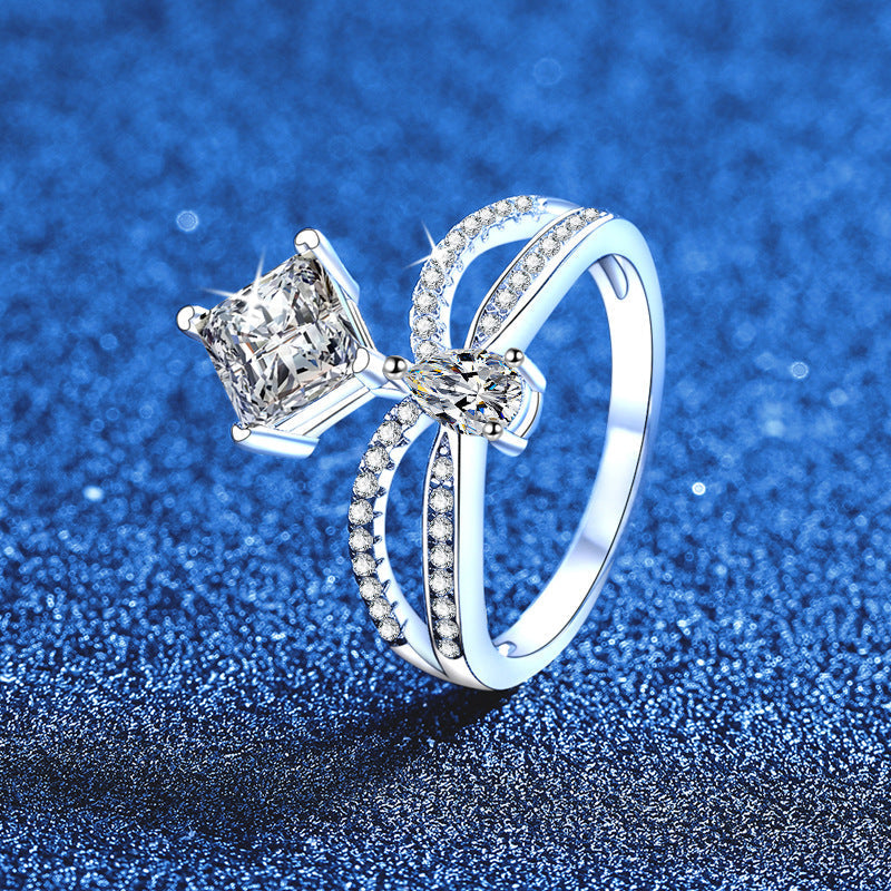 [LunaMar]ELEGANT DOUBLE-TWISTED MOISSANITE RING