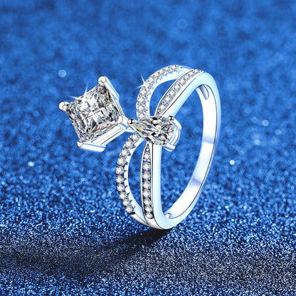 [LunaMar]ELEGANT DOUBLE-TWISTED MOISSANITE RING