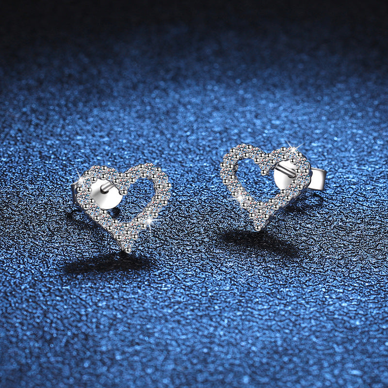 [LunaMar]SPARKLING HEART-SHAPED MOISSANITE STUD EARRINGS