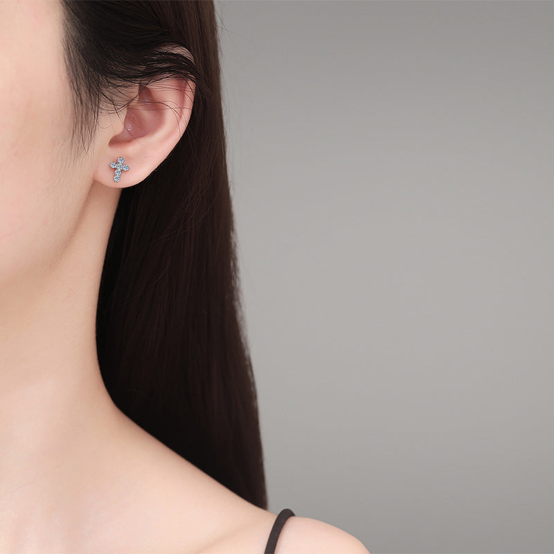 [LunaMar]SPARKLING CROSS MOISSANITE STUD EARRINGS