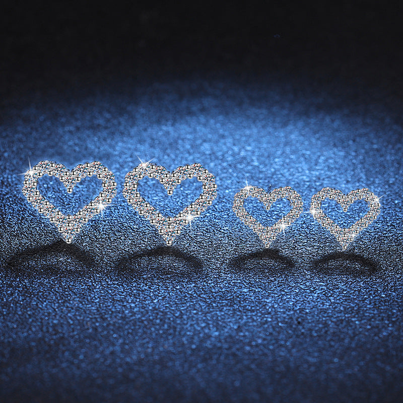 [LunaMar]SPARKLING HEART-SHAPED MOISSANITE STUD EARRINGS