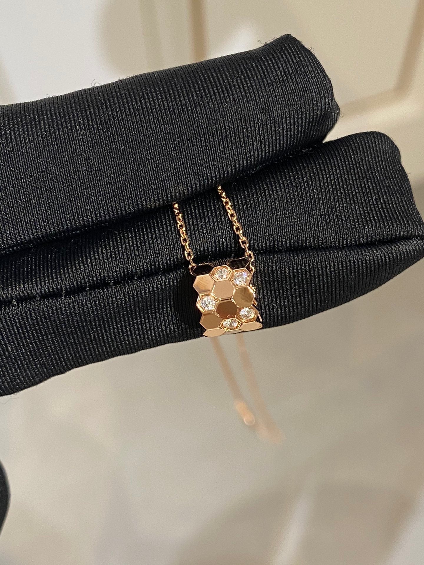 [LunaMar]BEE LOVE DIAMOND NECKLACE