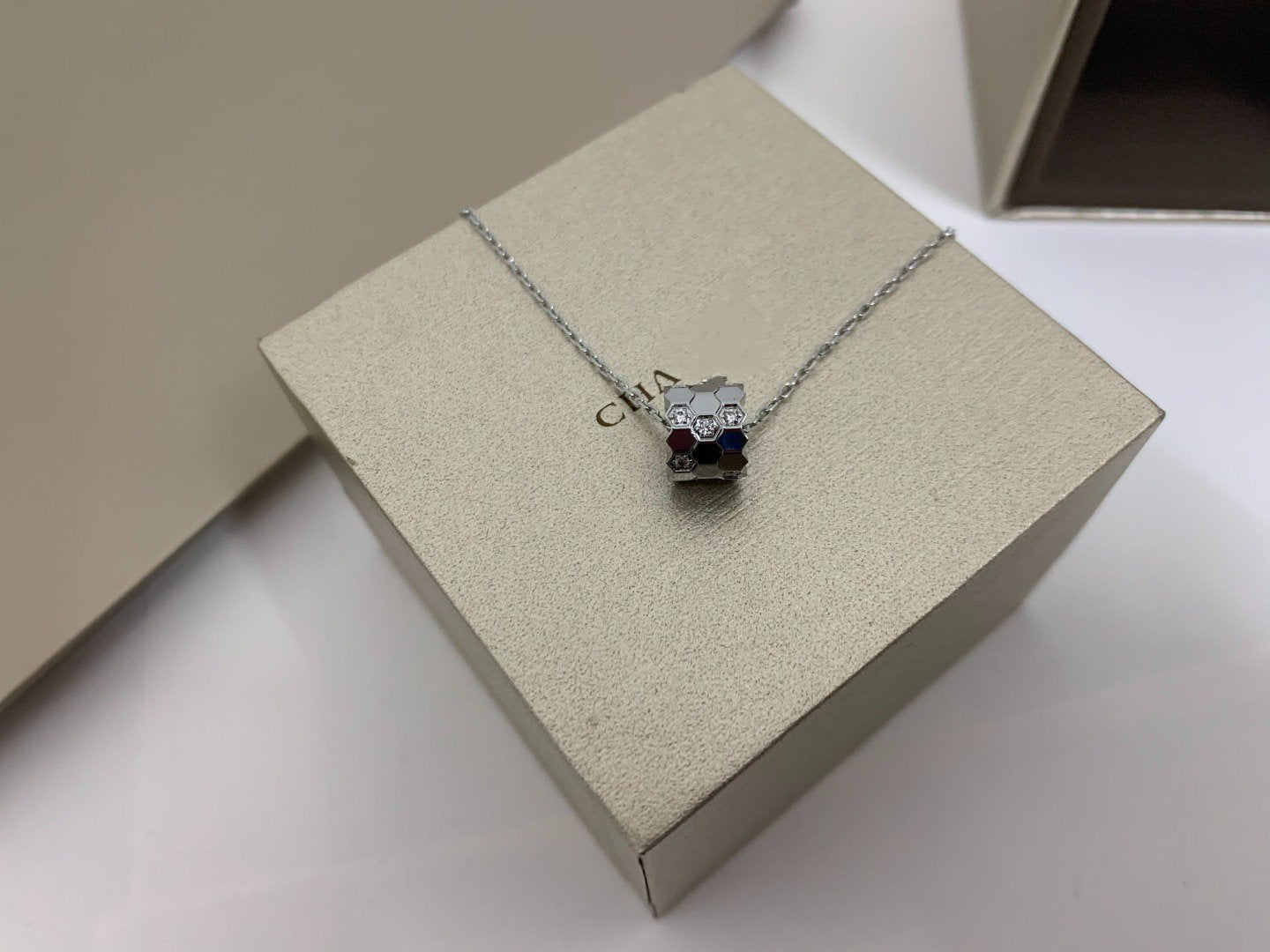 [LunaMar]BEE LOVE DIAMOND NECKLACE