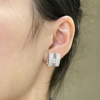 [LunaMar]H STUD EARRINGS WITH SILVER DIAMONDS