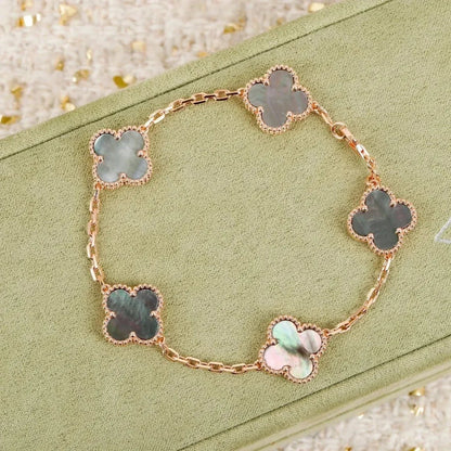 [LunaMar]LUCKY CLOVER 5-MOTIF BRACELET - GREY MOTHER-OF-PEARL COLLECTION