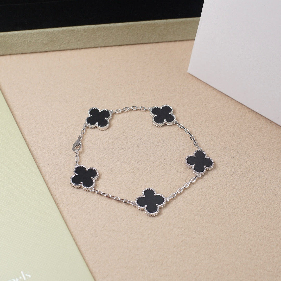 [LunaMar]LUCKY CLOVER 5-MOTIF BRACELET - BLACK OXNY COLLECTION