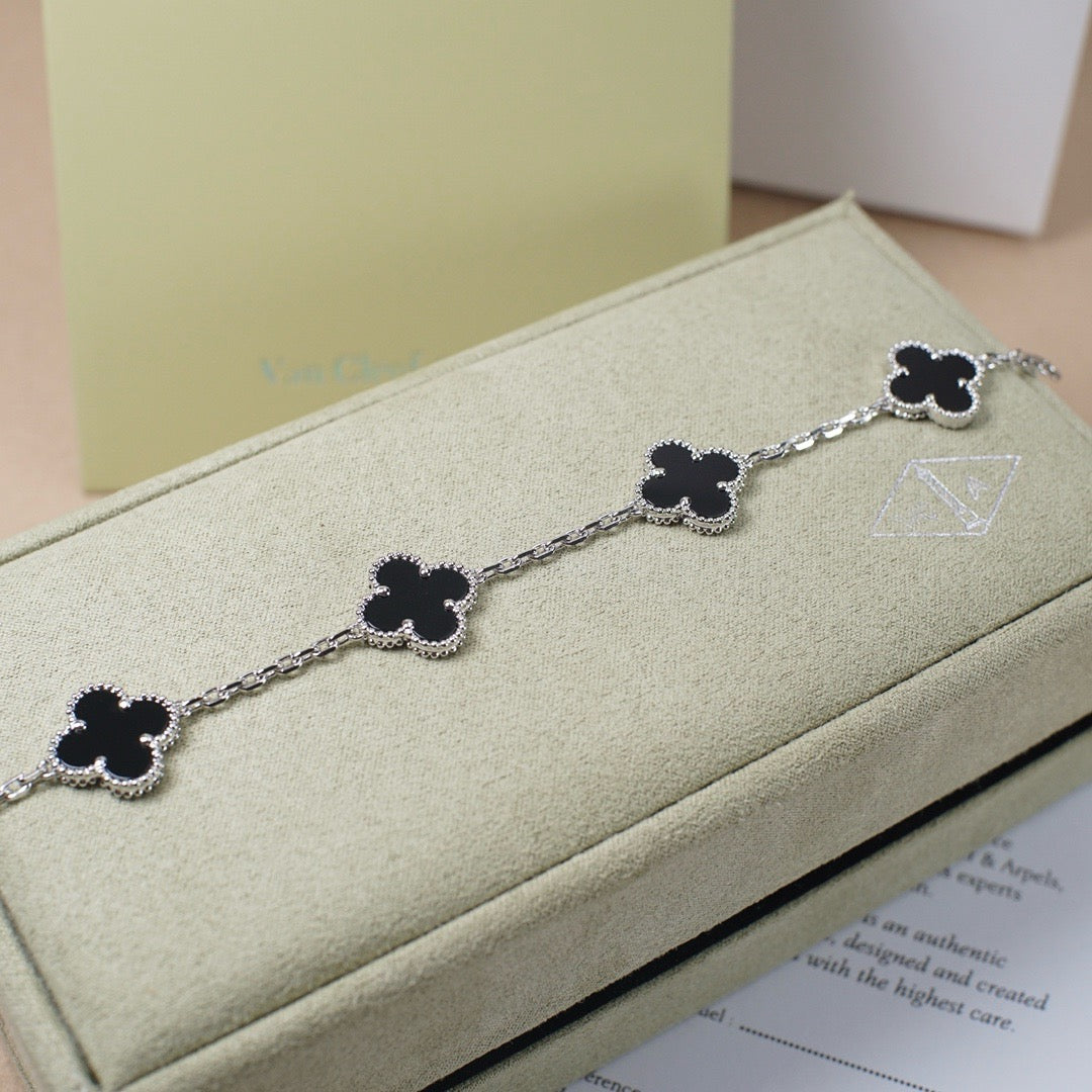 [LunaMar]LUCKY CLOVER 5-MOTIF BRACELET - BLACK OXNY COLLECTION