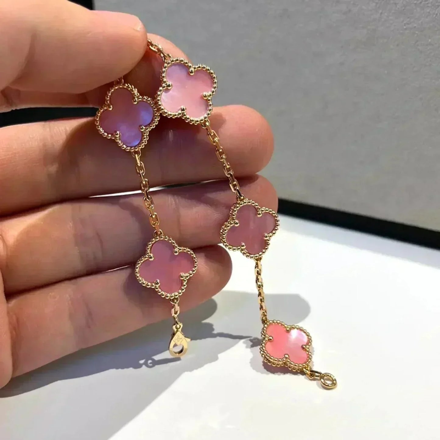 [LunaMar]LUCKY CLOVER 5-MOTIF BRACELET - PINK MOTHER-OF-PEARL COLLECTION