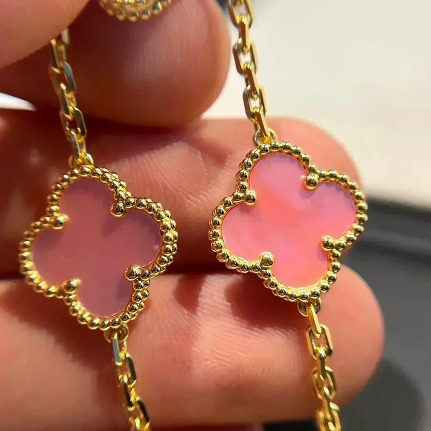 [LunaMar]LUCKY CLOVER 5-MOTIF BRACELET - PINK MOTHER-OF-PEARL COLLECTION