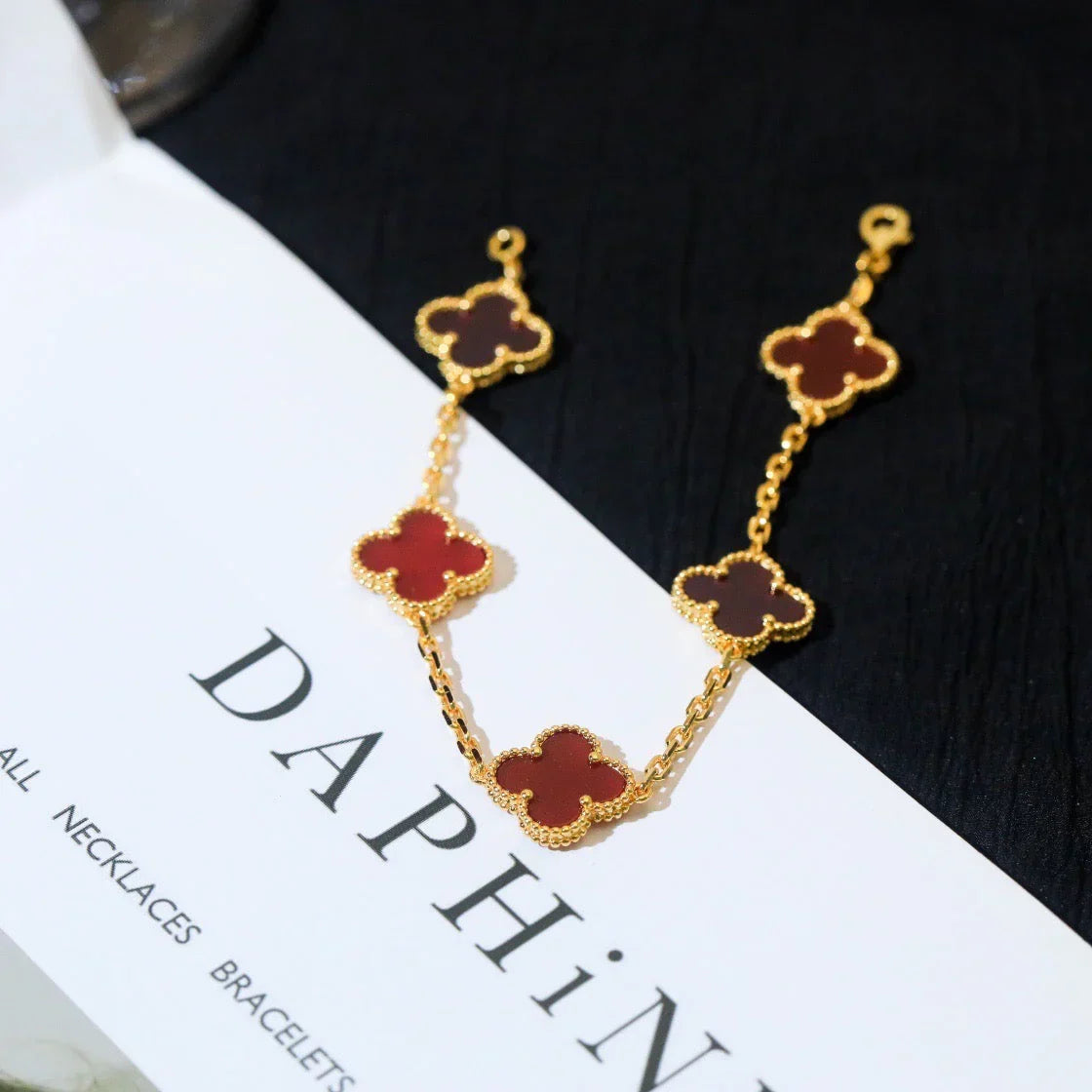 [LunaMar]LUCKY CLOVER 5-MOTIF BRACELET - RED CARNELIAN COLLECTION