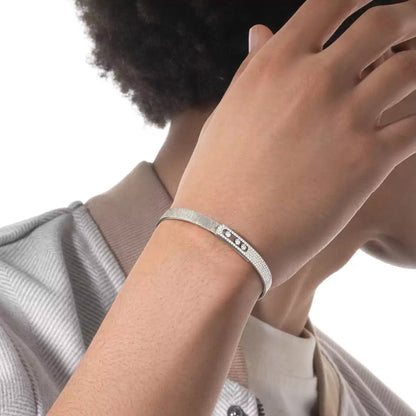 [LunaMar]MOVE NOA CISELÉ HALF-PAVÉ DIAMOND BANGLE BRACELET