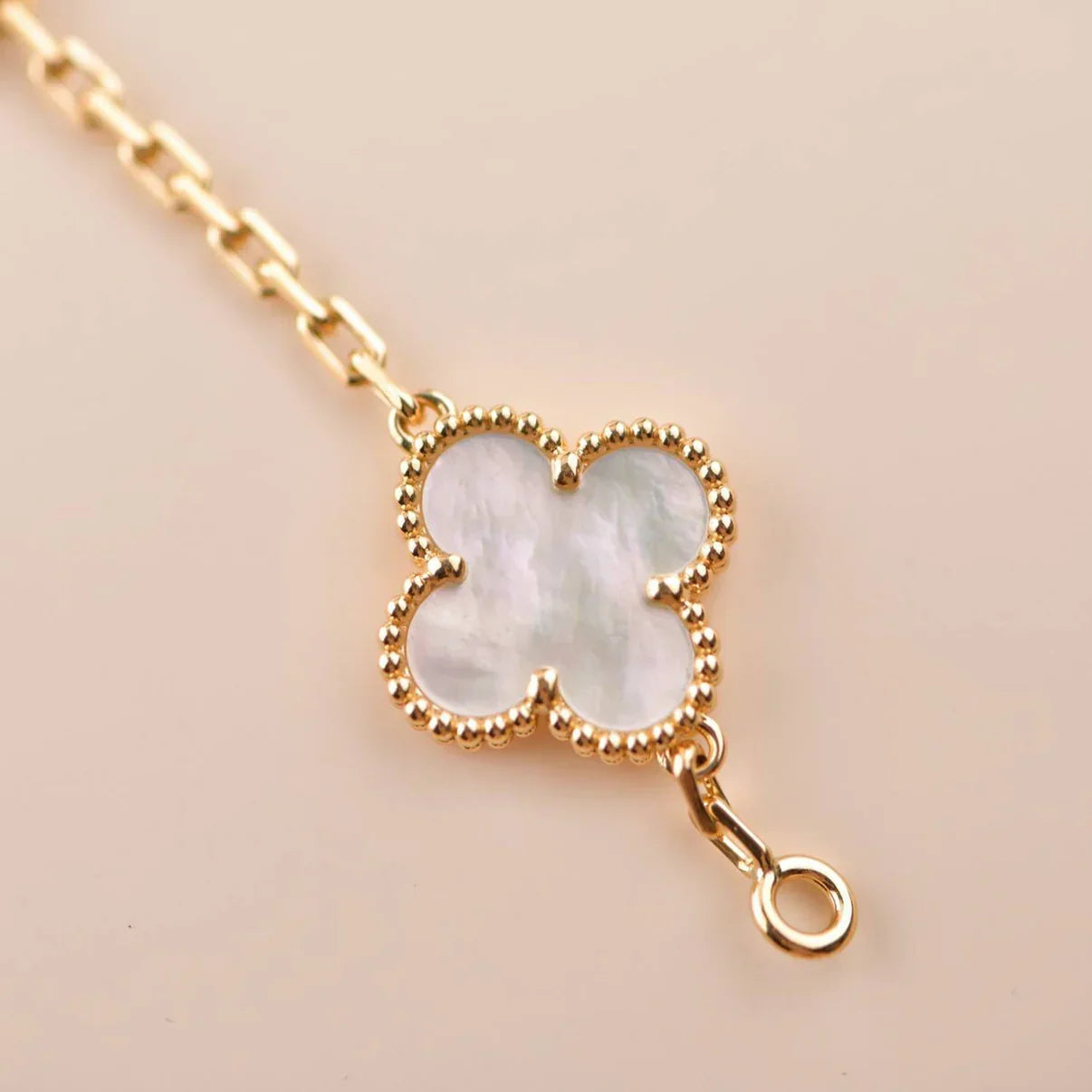 [LunaMar]LUCKY CLOVER 5-MOTIF BRACELET - WHITE MOTHER-OF-PEARL COLLECTION