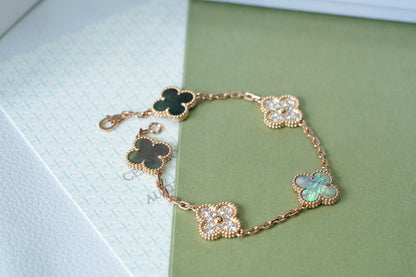[LunaMar]LUCKY CLOVER 5-MOTIF BRACELET - GREY MOTHER-OF-PEARL COLLECTION
