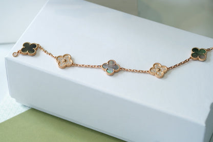 [LunaMar]LUCKY CLOVER 5-MOTIF BRACELET - GREY MOTHER-OF-PEARL COLLECTION