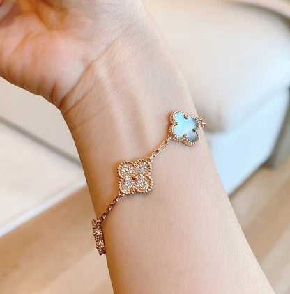 [LunaMar]LUCKY CLOVER 5-MOTIF BRACELET - GREY MOTHER-OF-PEARL COLLECTION