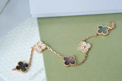 [LunaMar]LUCKY CLOVER 5-MOTIF BRACELET - GREY MOTHER-OF-PEARL COLLECTION