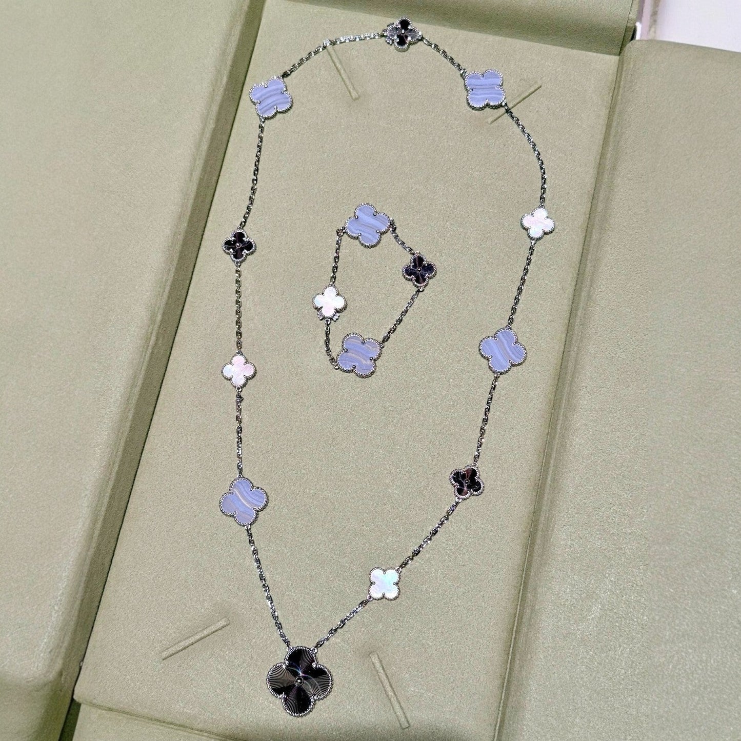 [LunaMar]DETACHABLE 15-MOTIF CLOVER STATEMENT SET - PURPLE CHALCEDONY & LASER
