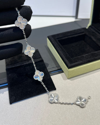 [LunaMar]LUCKY CLOVER 5-MOTIF BRACELET - LASER COLLECTION