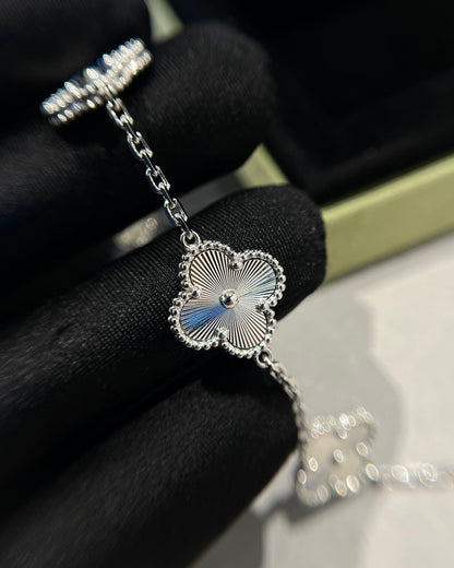 [LunaMar]LUCKY CLOVER 5-MOTIF BRACELET - LASER COLLECTION