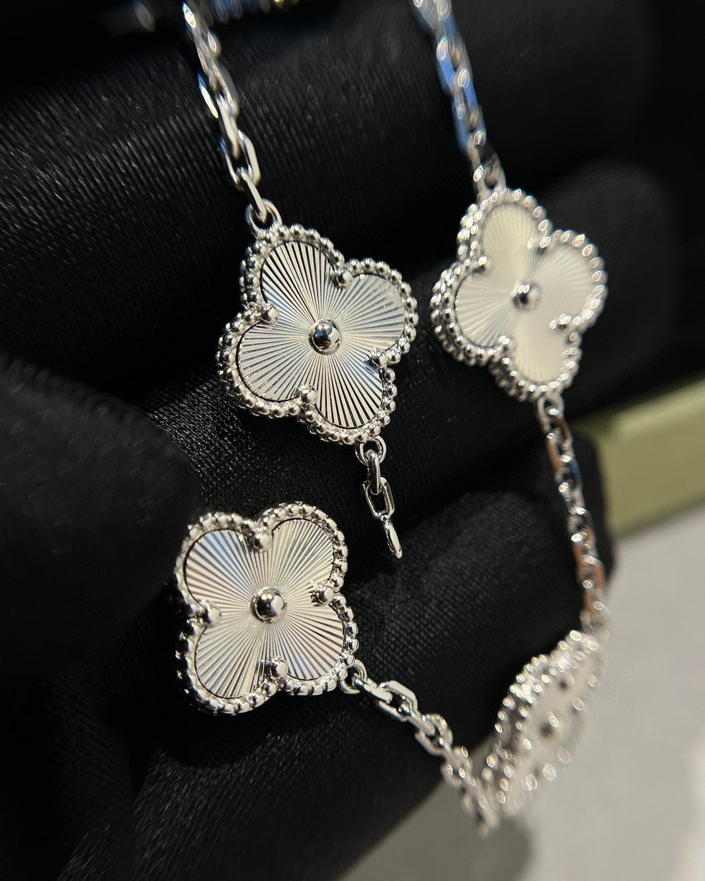 [LunaMar]LUCKY CLOVER 5-MOTIF BRACELET - LASER COLLECTION
