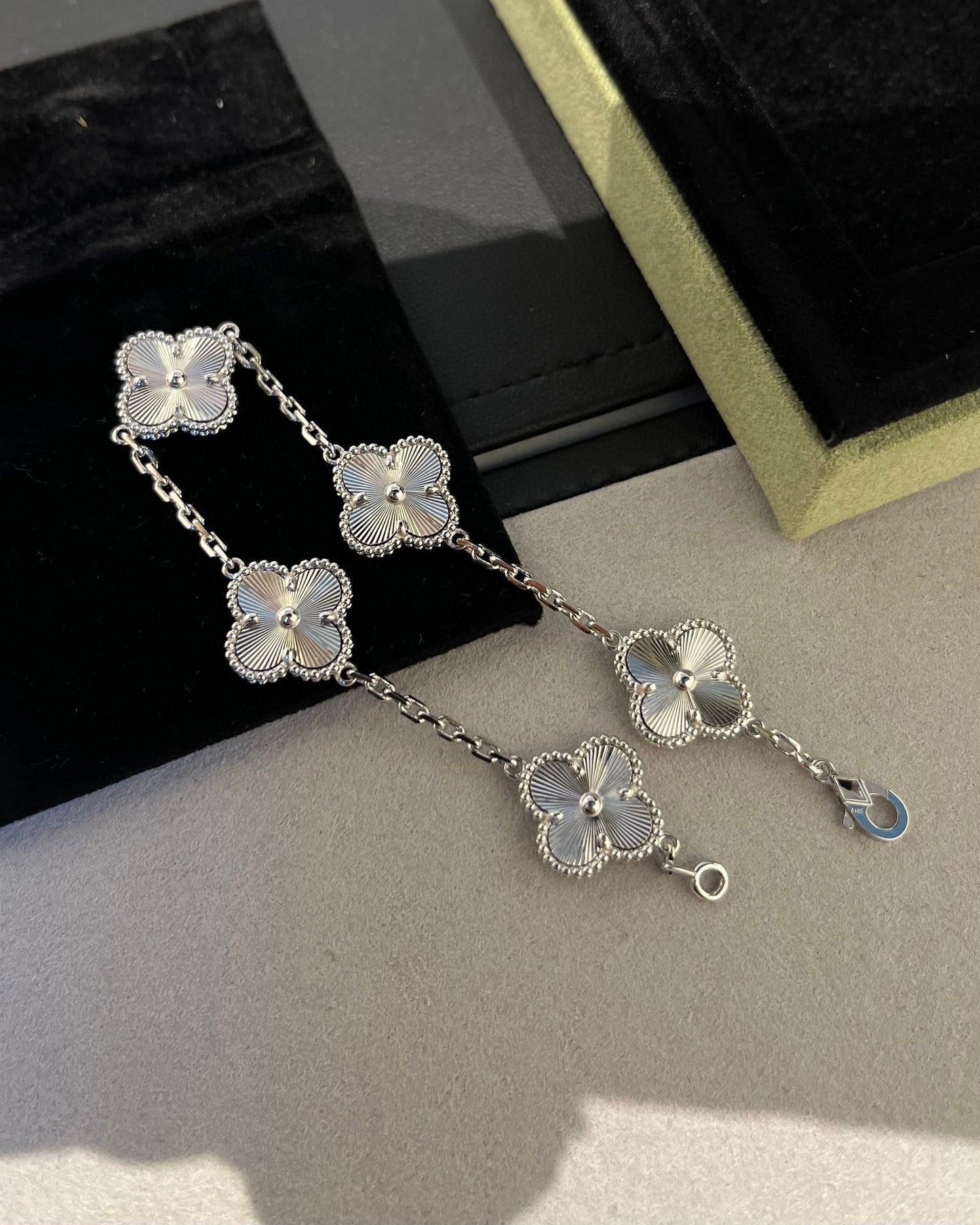 [LunaMar]LUCKY CLOVER 5-MOTIF BRACELET - LASER COLLECTION