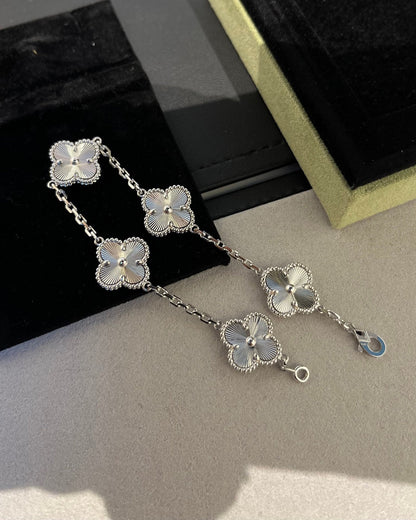 [LunaMar]LUCKY CLOVER 5-MOTIF BRACELET - LASER COLLECTION